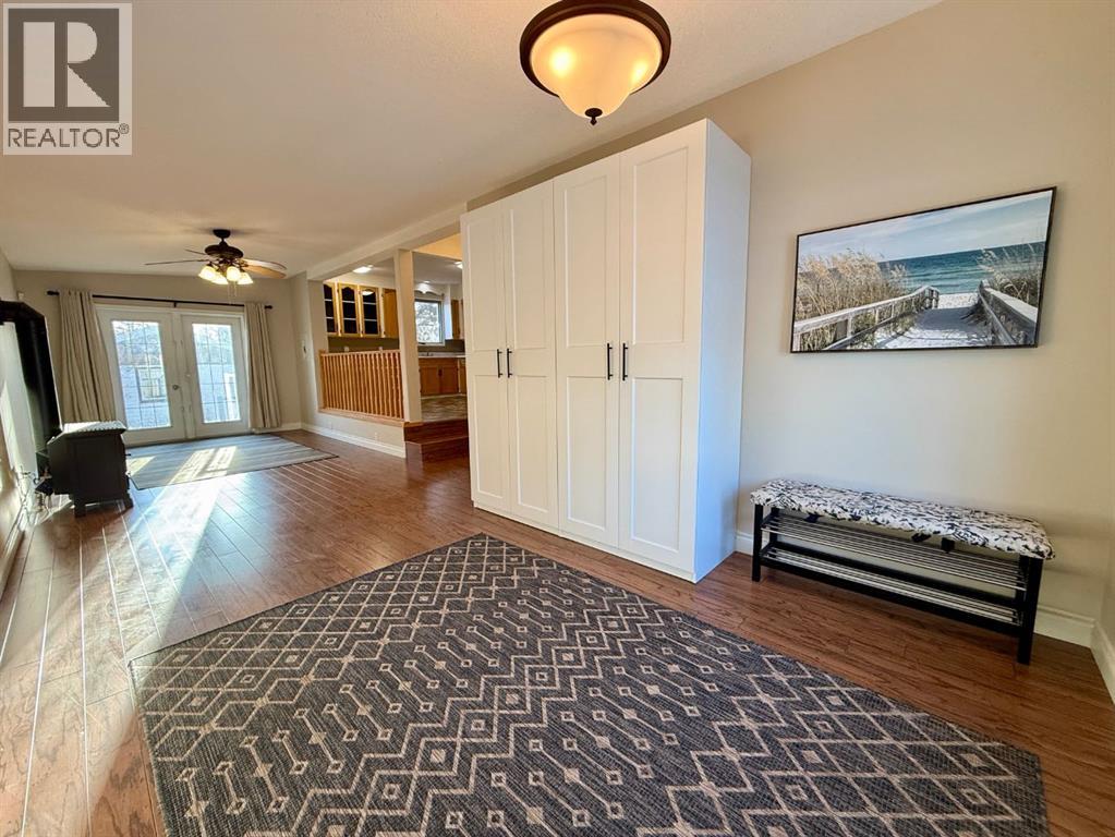 713 6 Avenue - Photo 2 of 16, Wainwright, Alberta