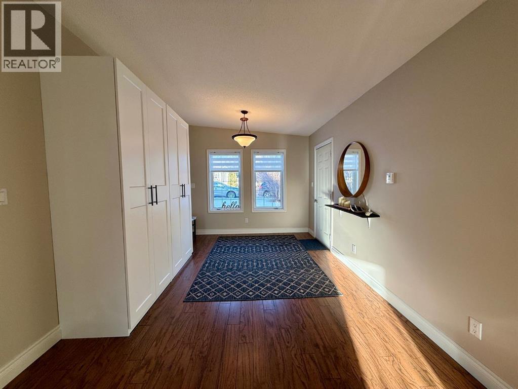 713 6 Avenue - Photo 4 of 16, Wainwright, Alberta