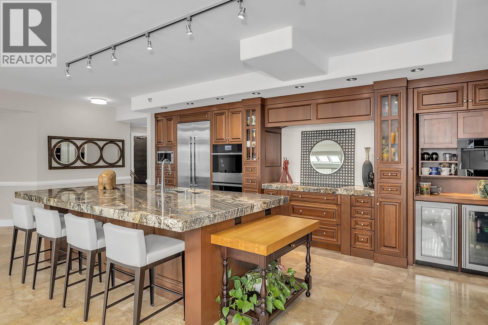 1702 1152 Sunset Drive, Kelowna