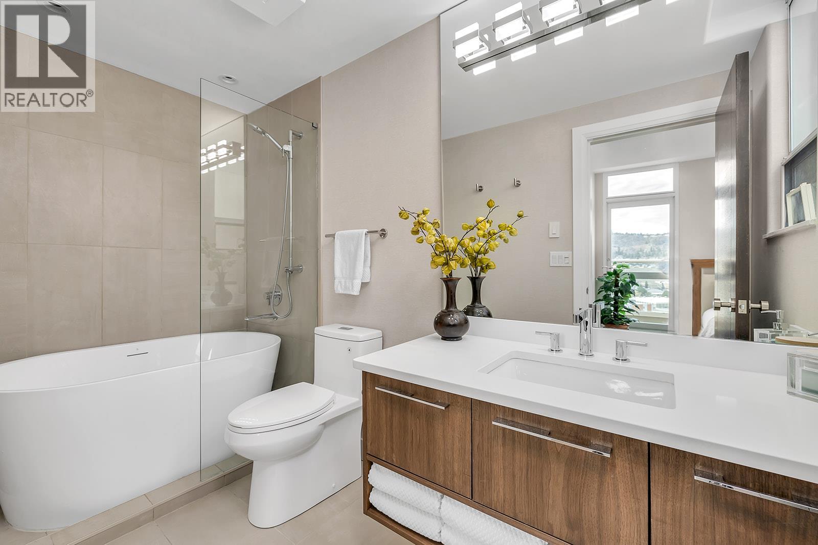 1702 1152 Sunset Drive, Kelowna