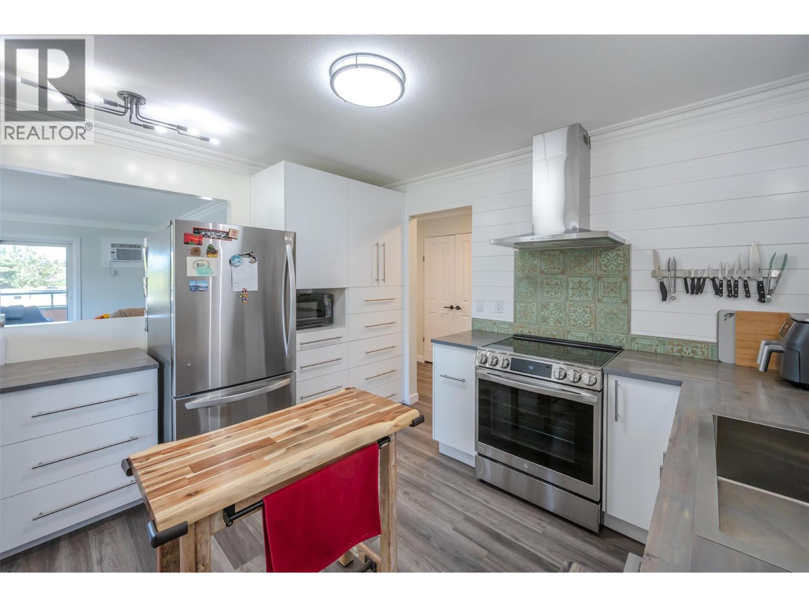 8905 Pineo Court Unit# 208, Summerland