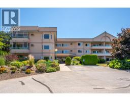 208 8905 Pineo Court, Summerland