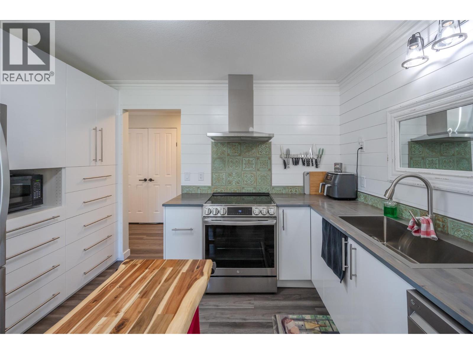 8905 Pineo Court Unit# 208, Summerland