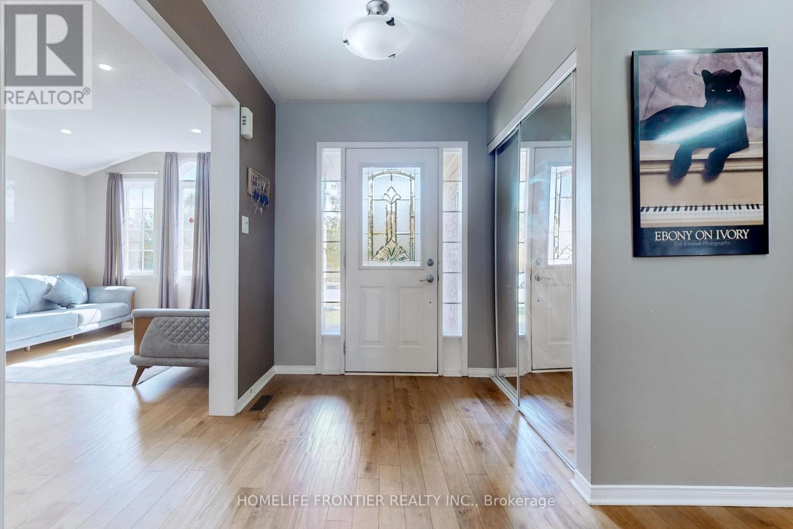 48 PATRICK DRIVE S - Photo 2 of 49, Barrie (Painswick South), Ontario