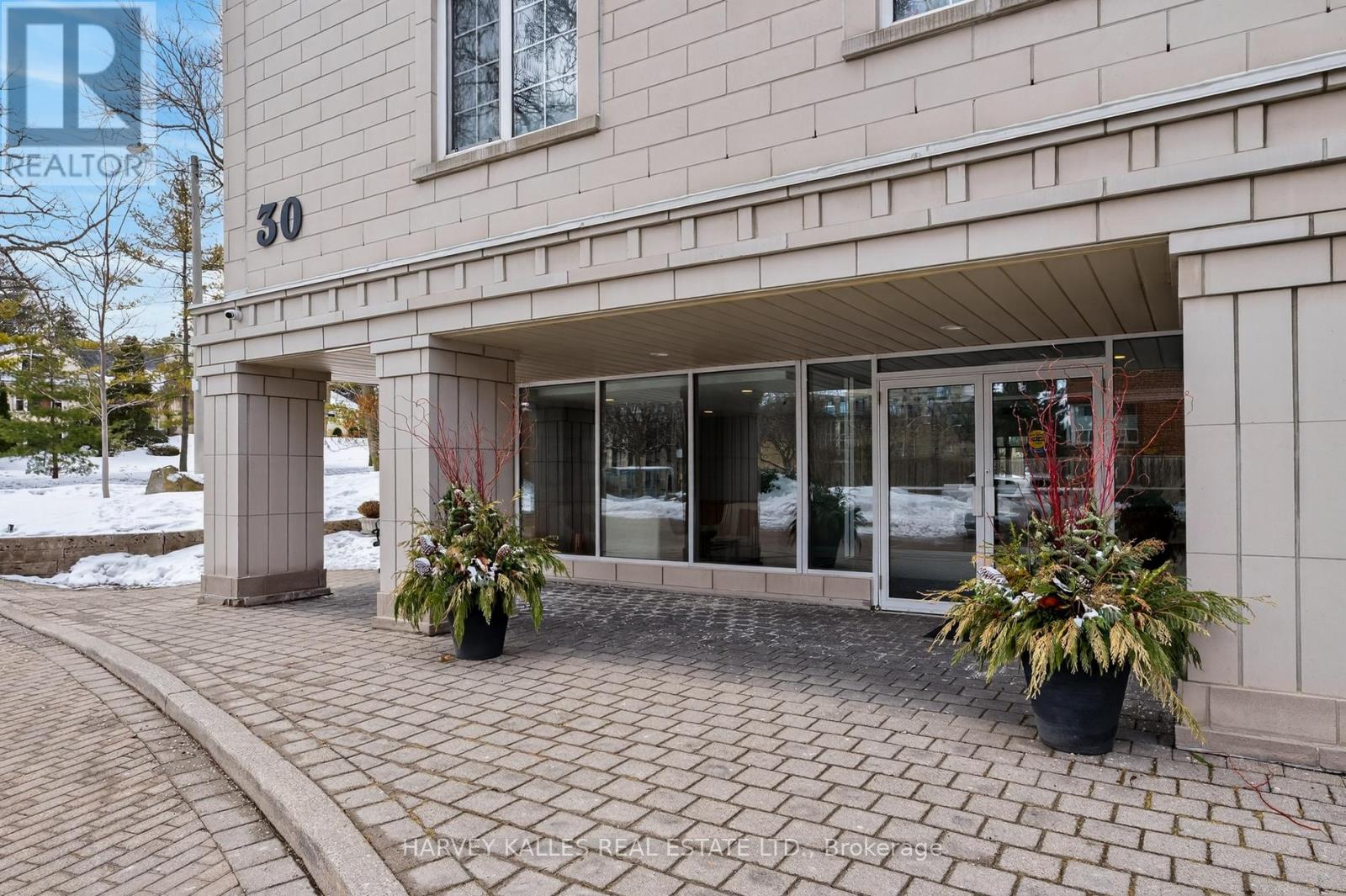 106 - 30 ANGLESEY BOULEVARD - Photo 2 of 45, Toronto (Edenbridge-Humber Valley), Ontario