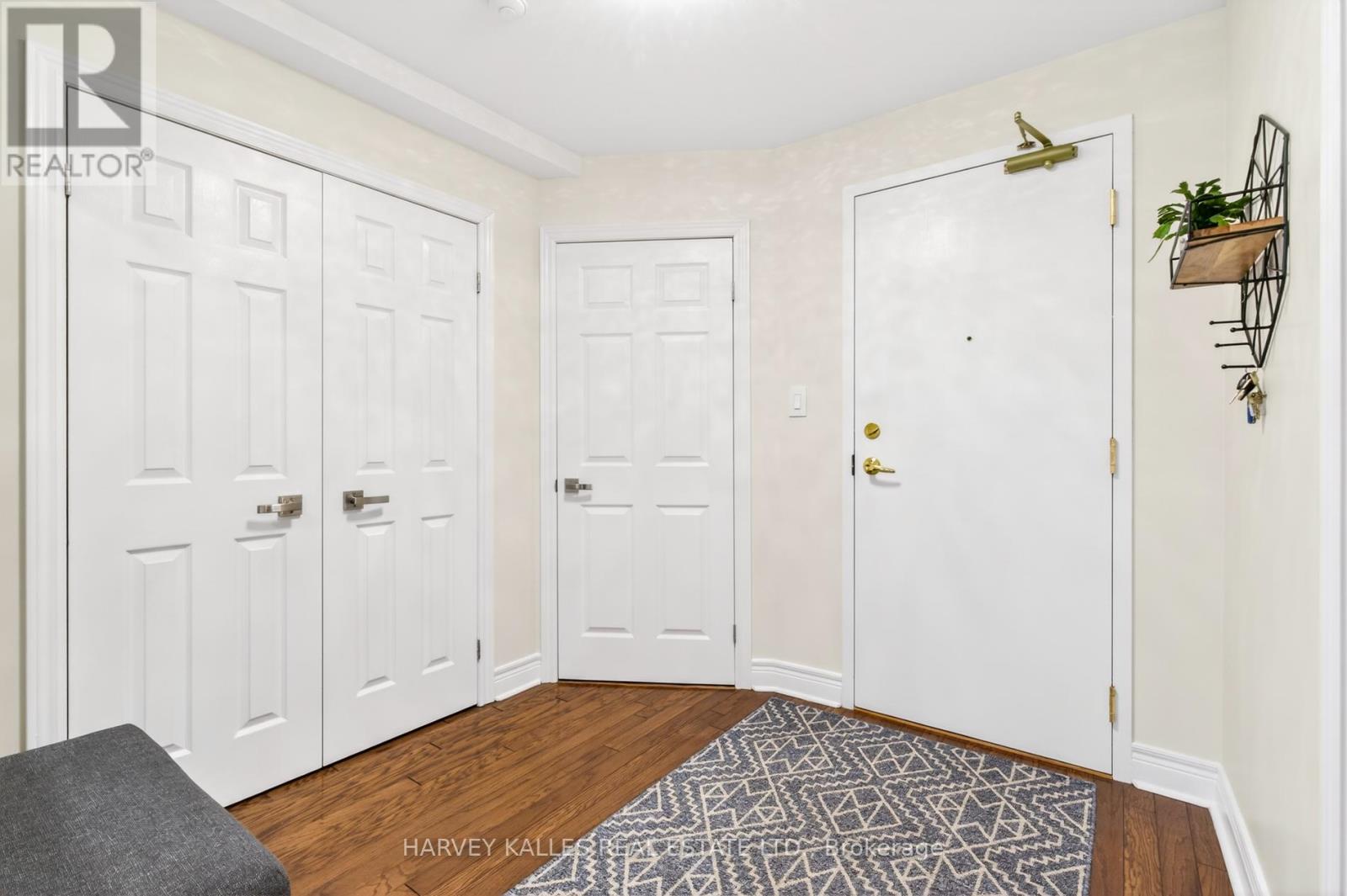 106 - 30 ANGLESEY BOULEVARD - Photo 4 of 45, Toronto (Edenbridge-Humber Valley), Ontario