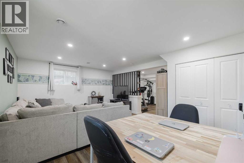 180 Emberside Place, Cochrane