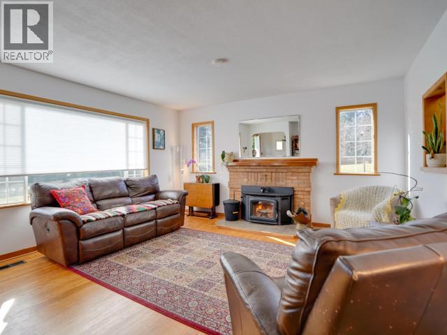 10152 HIGHWAY 101, Powell River