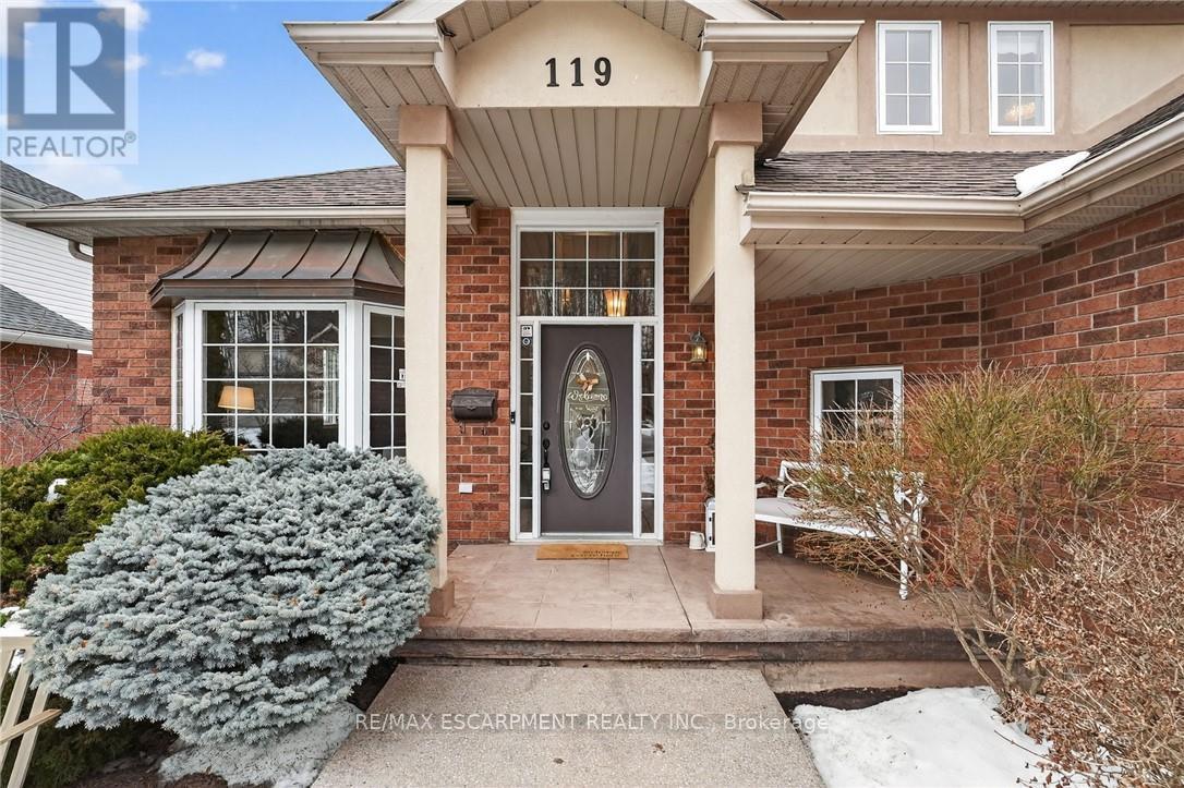 119 DORCHESTER DRIVE - Photo 4 of 49, Grimsby (Grimsby East), Ontario