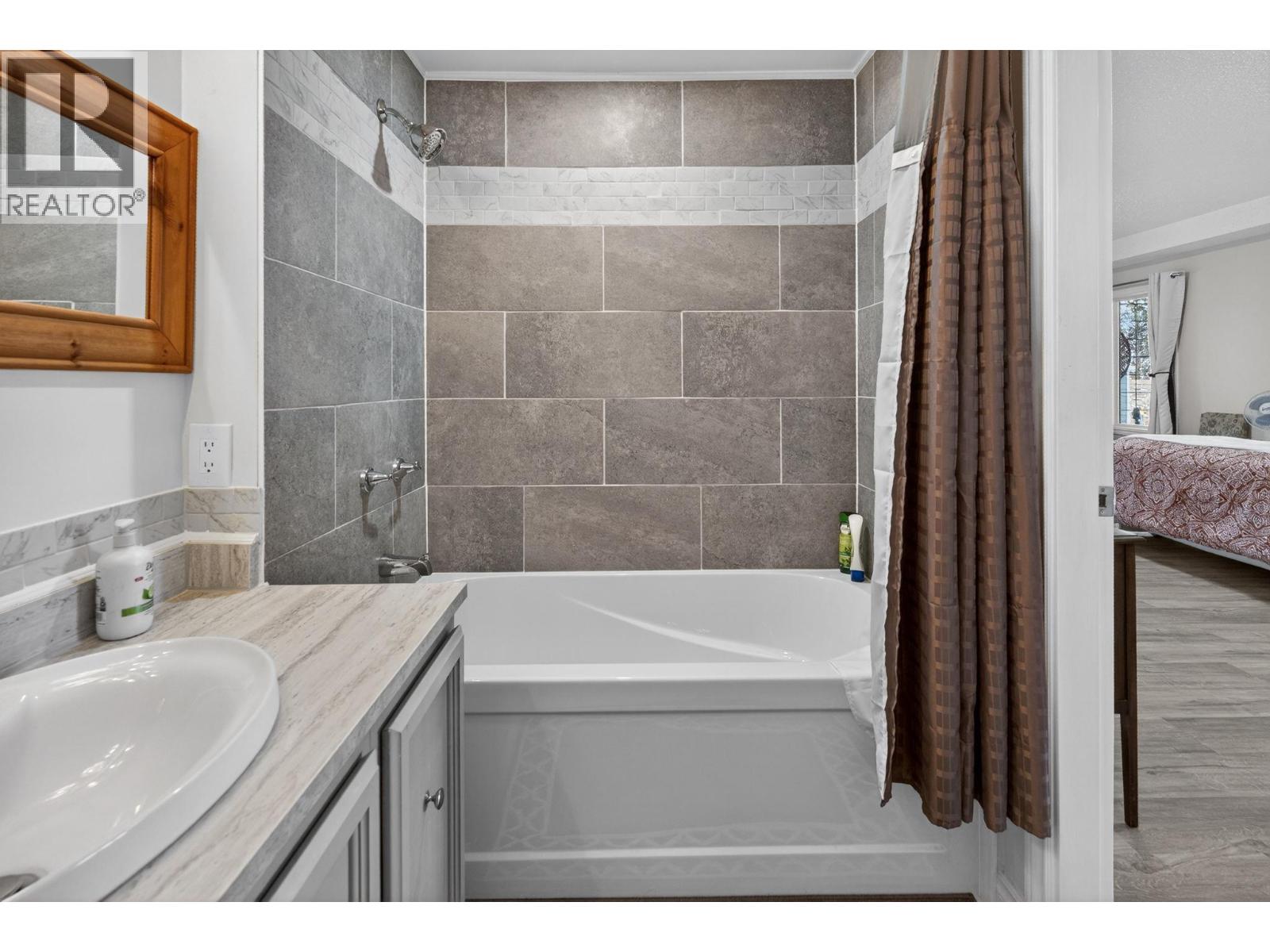  3947 Trepanier Heights Place, Peachland