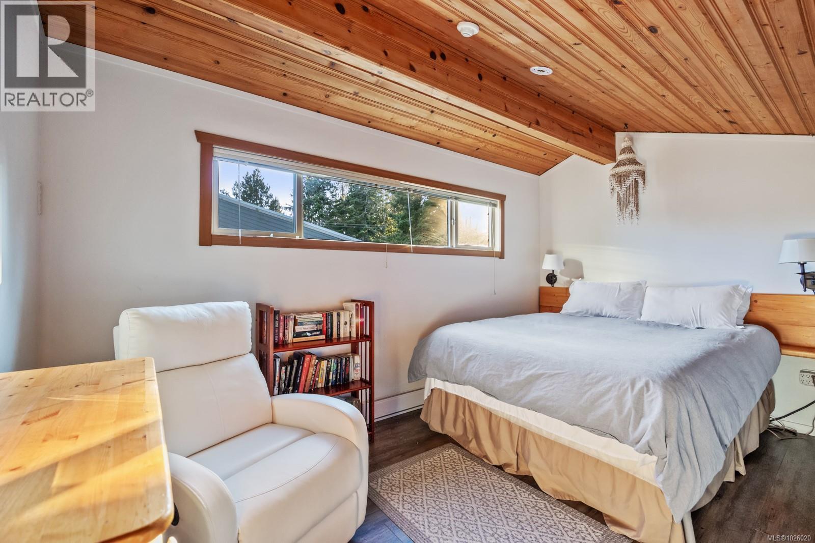 3295 Island Hwy W, Qualicum Beach