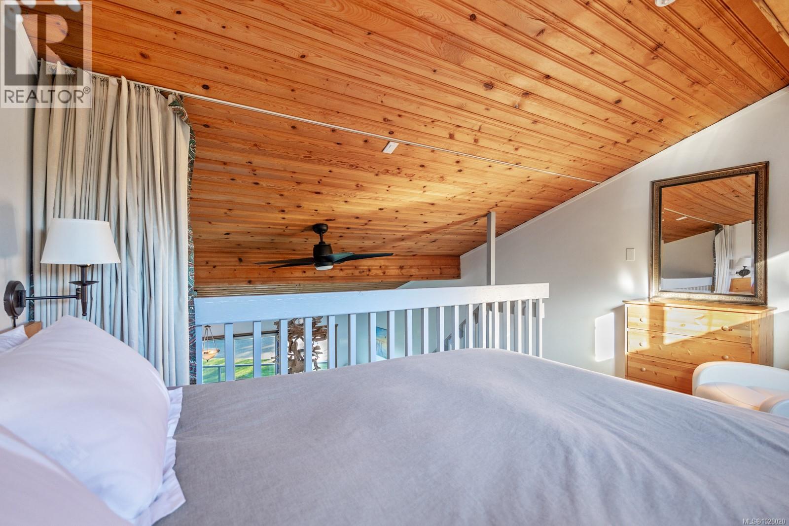 3295 Island Hwy W, Qualicum Beach