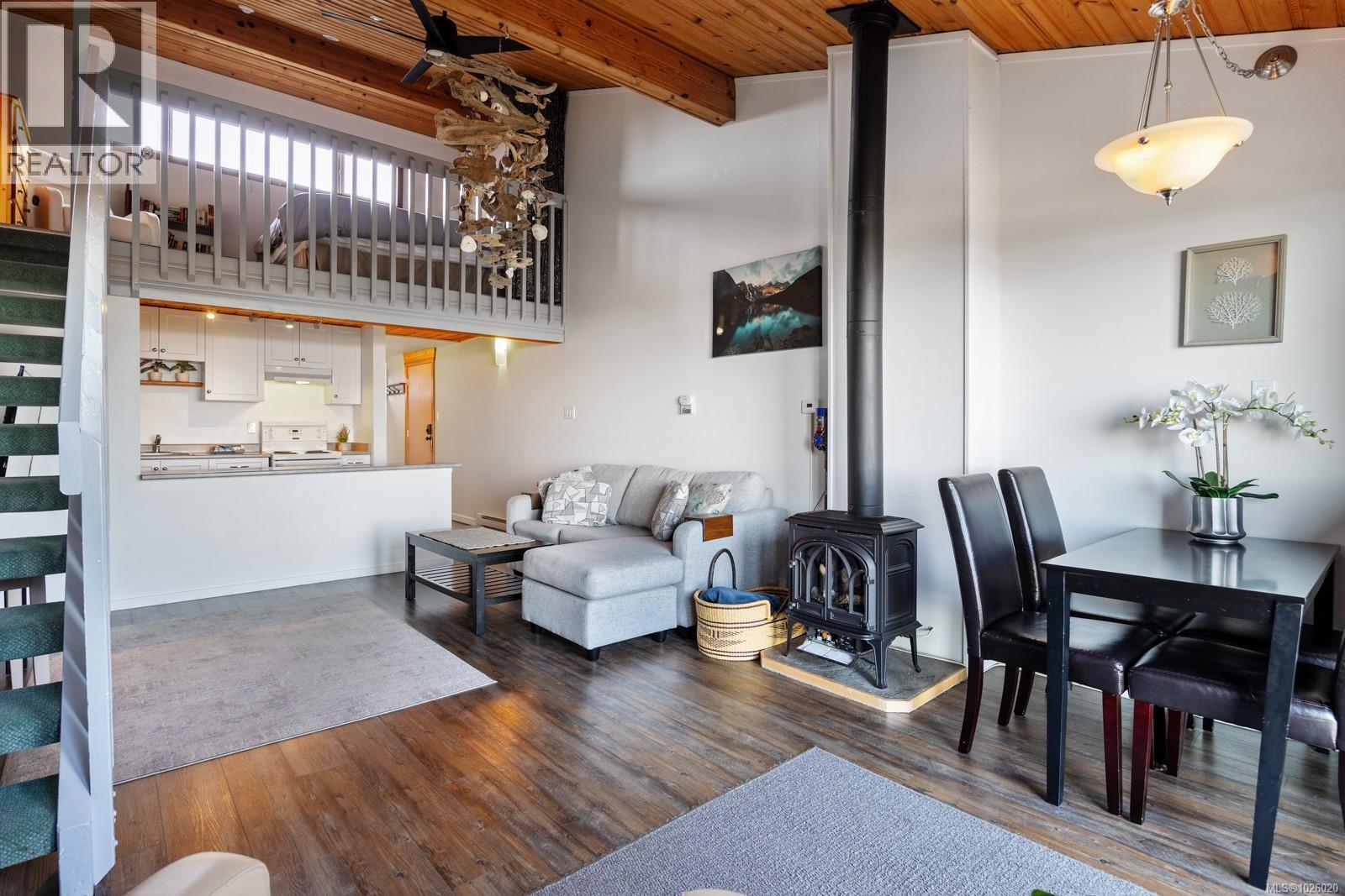 3295 Island Hwy W, Qualicum Beach