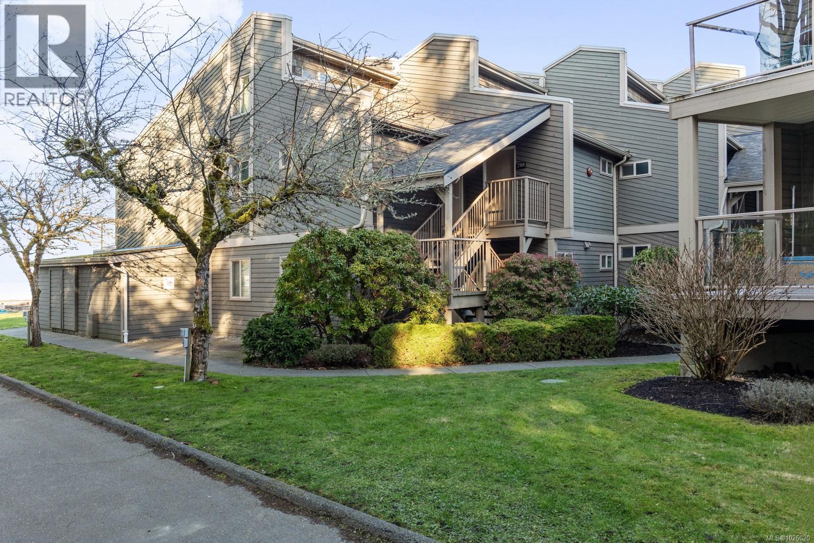 3295 Island Hwy W, Qualicum Beach