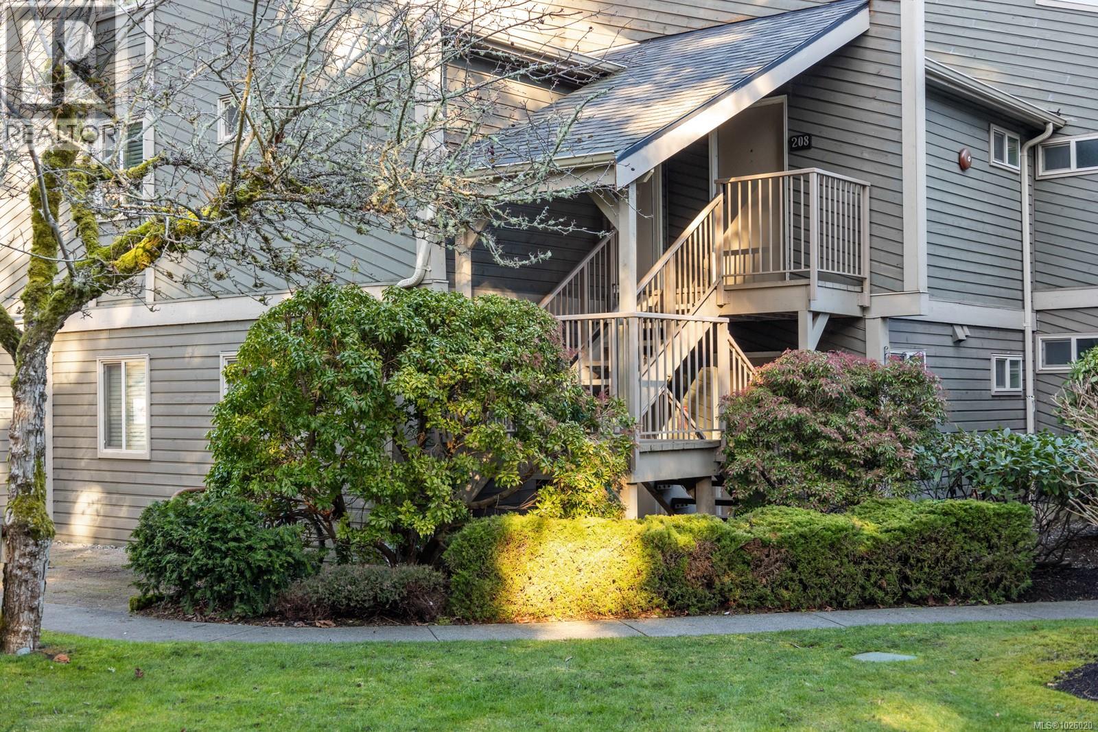 3295 Island Hwy W, Qualicum Beach