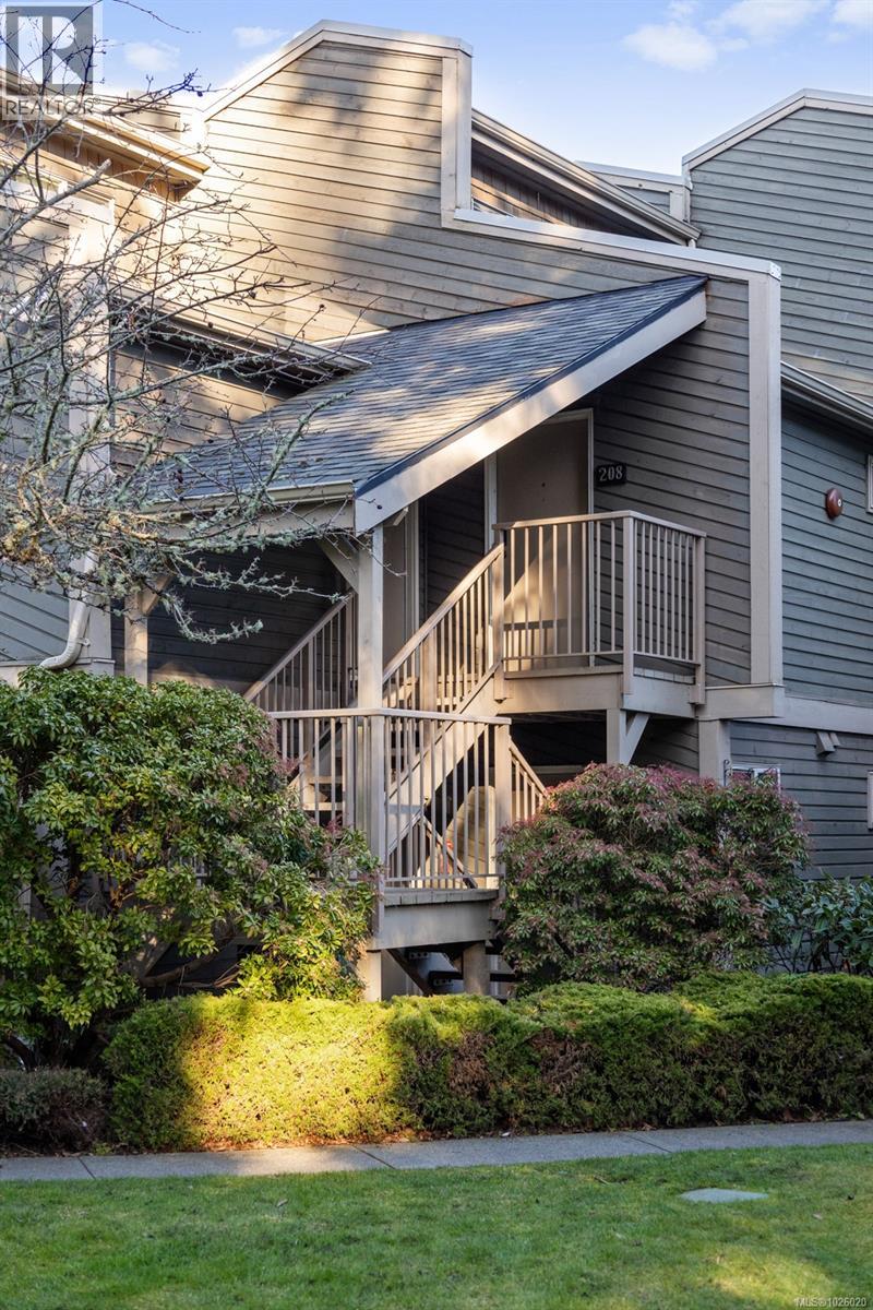 3295 Island Hwy W, Qualicum Beach