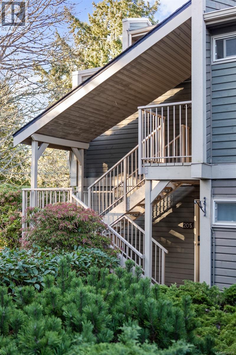 3295 Island Hwy W, Qualicum Beach