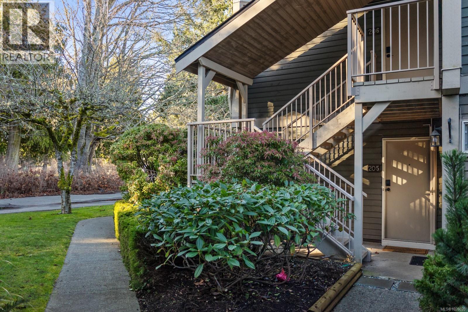 3295 Island Hwy W, Qualicum Beach