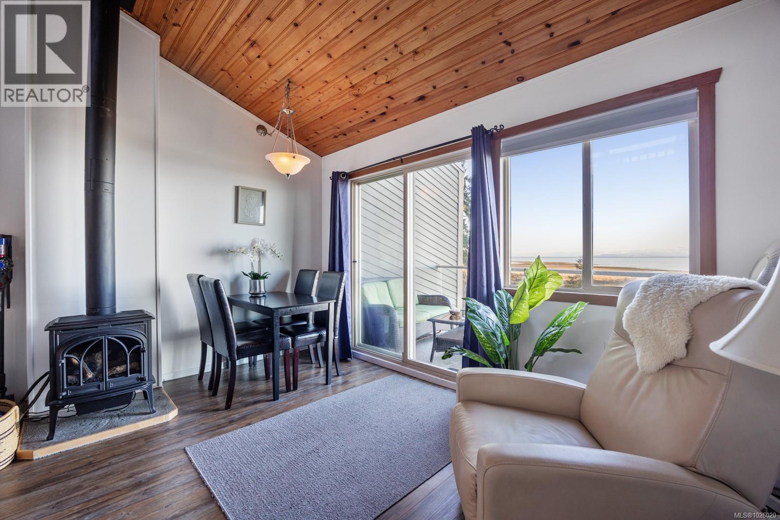 3295 Island Hwy W, Qualicum Beach