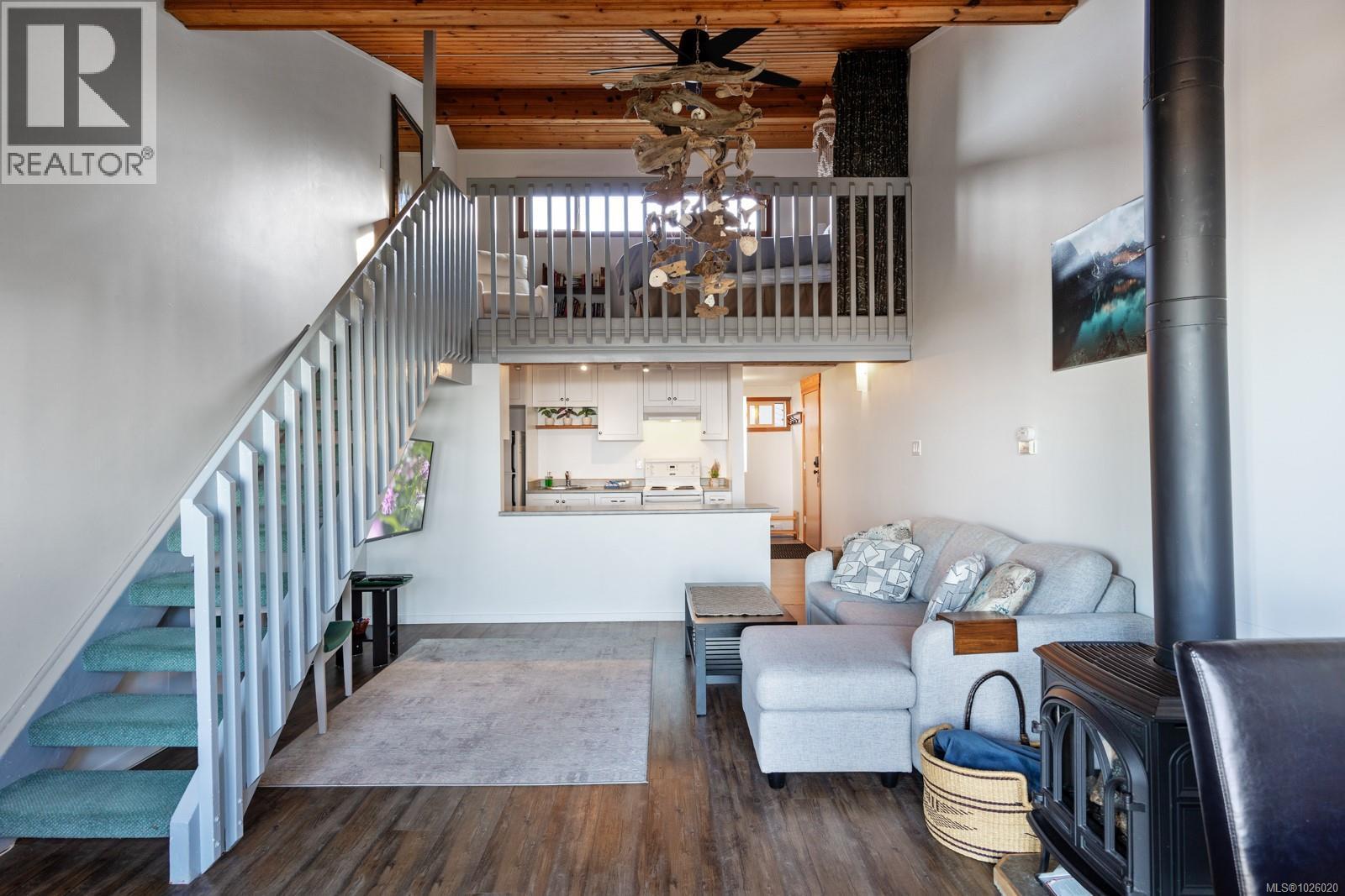 3295 Island Hwy W, Qualicum Beach