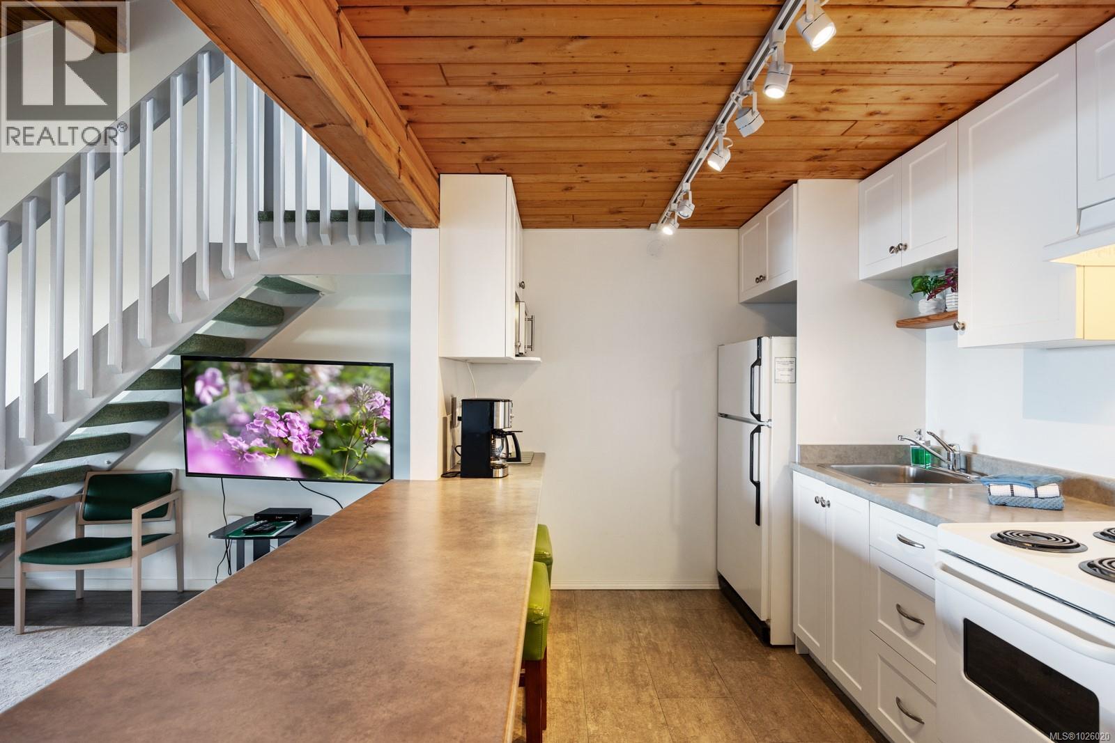 3295 Island Hwy W, Qualicum Beach