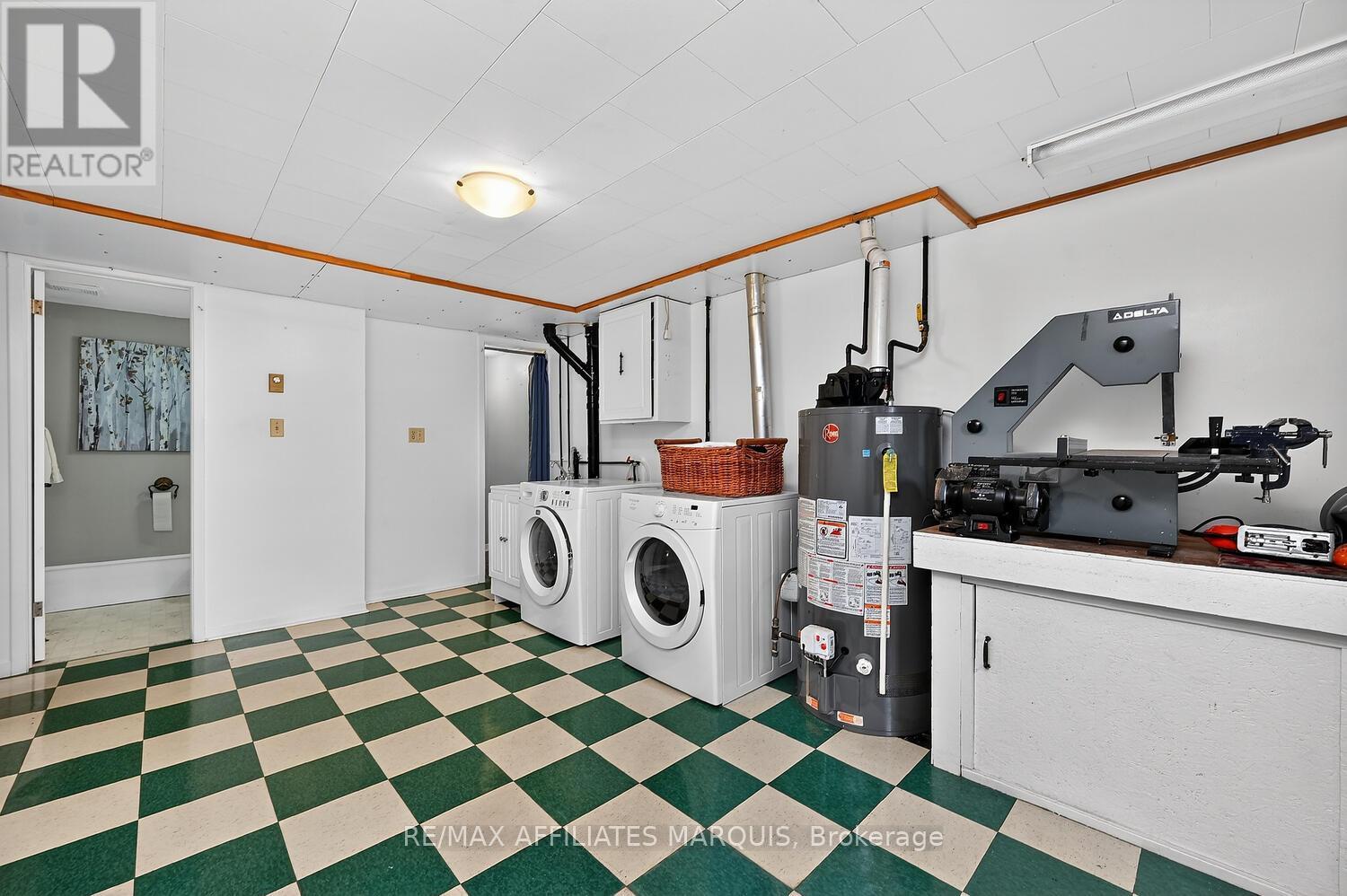 228 BROCKVILLE STREET — photo 39