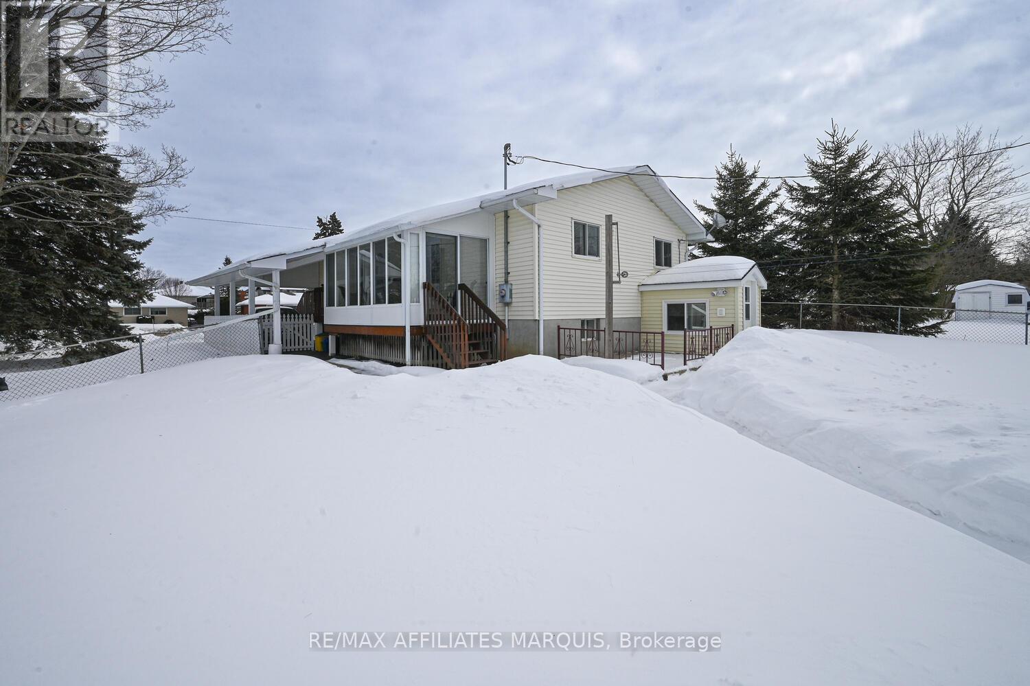 228 BROCKVILLE STREET — photo 42