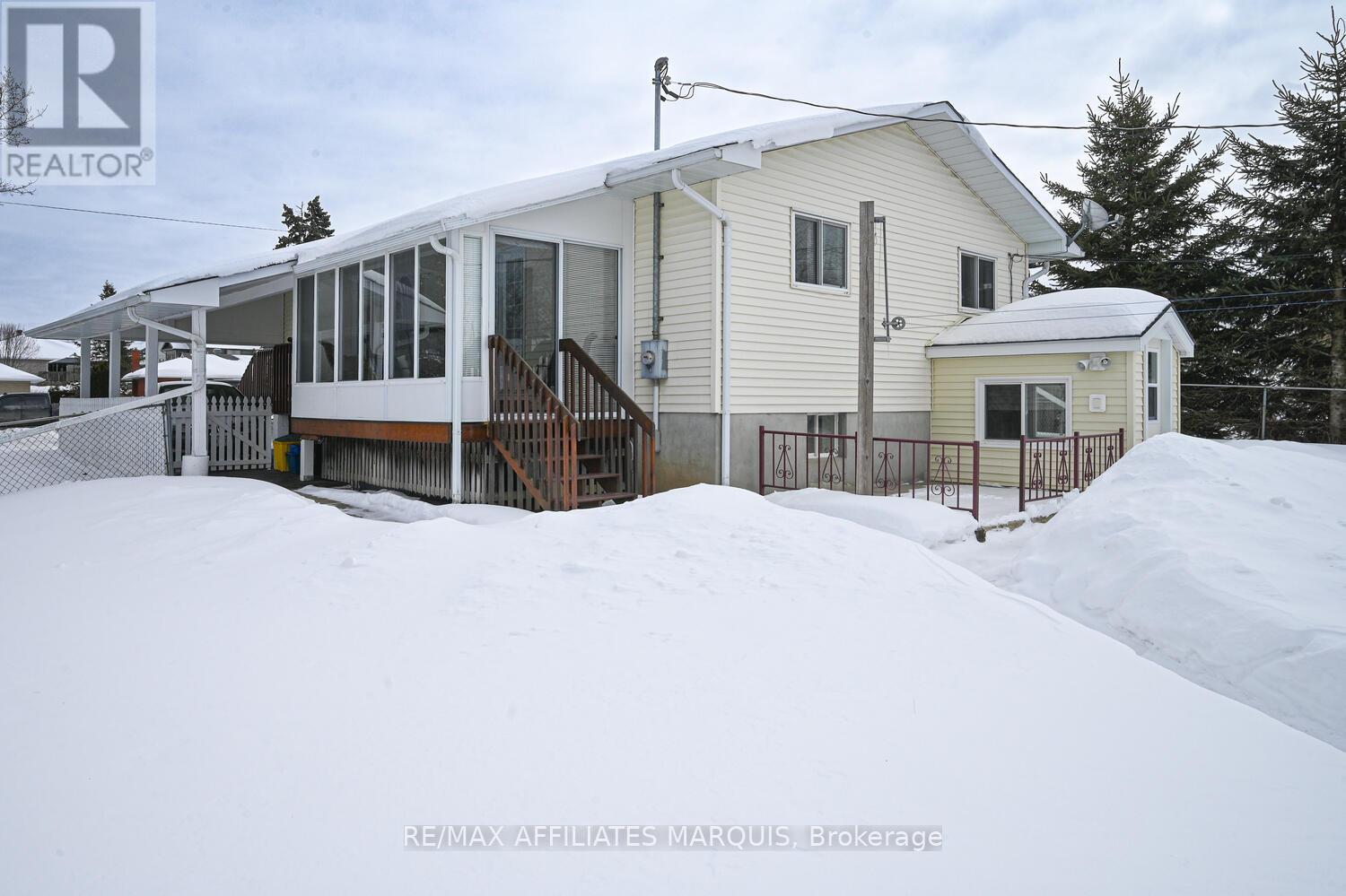228 BROCKVILLE STREET — photo 43