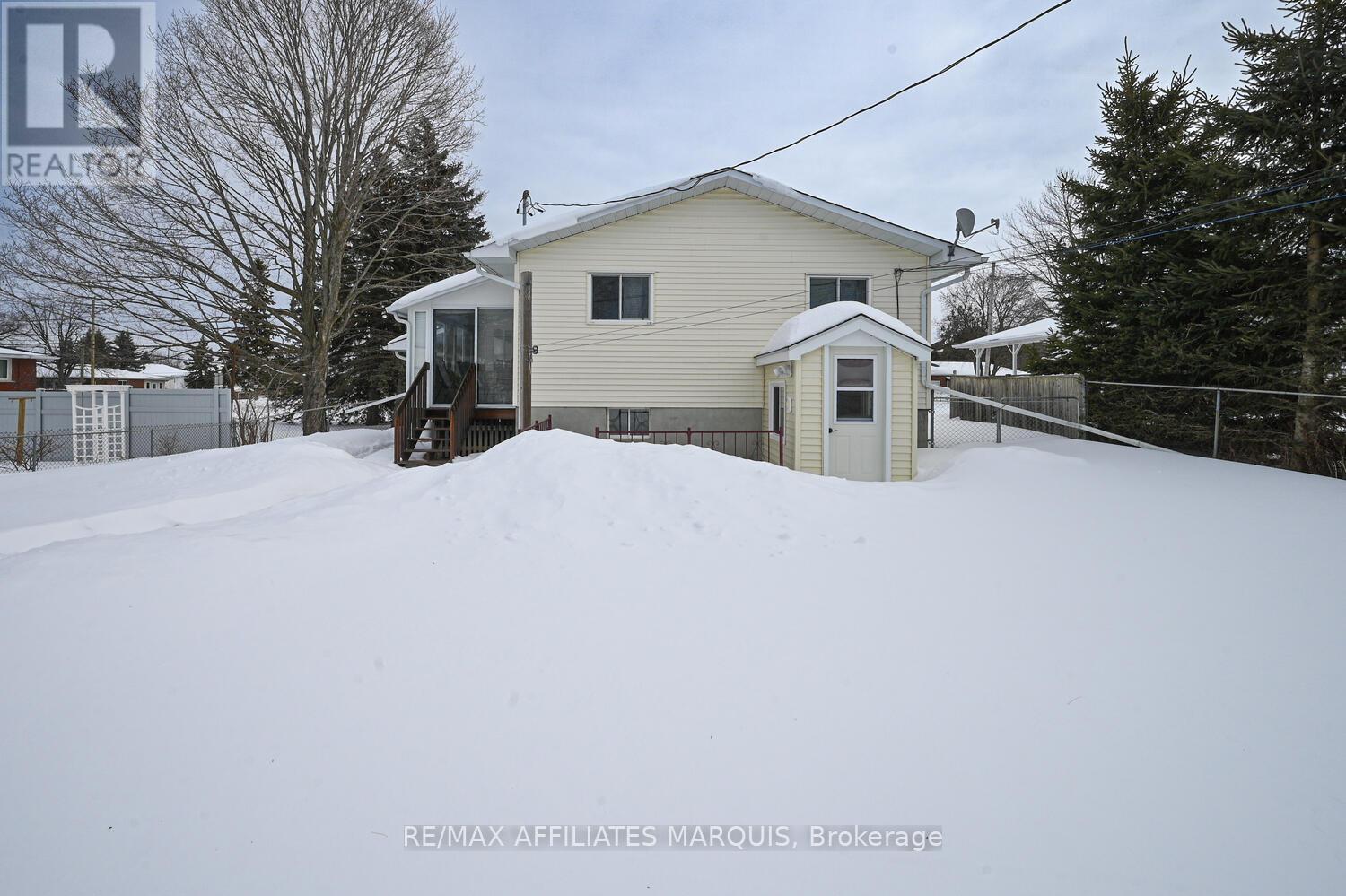 228 BROCKVILLE STREET — photo 44