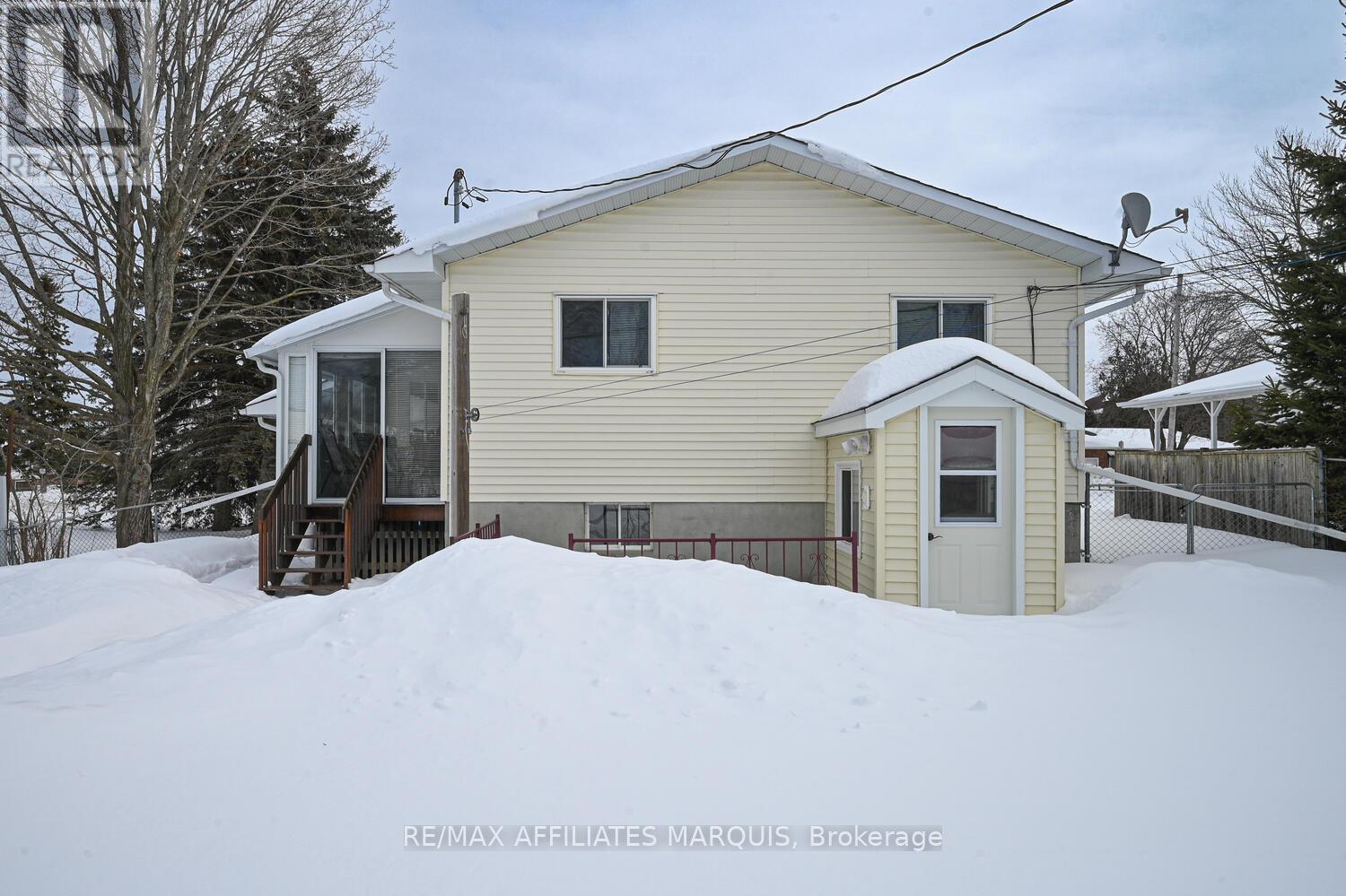 228 BROCKVILLE STREET — photo 45