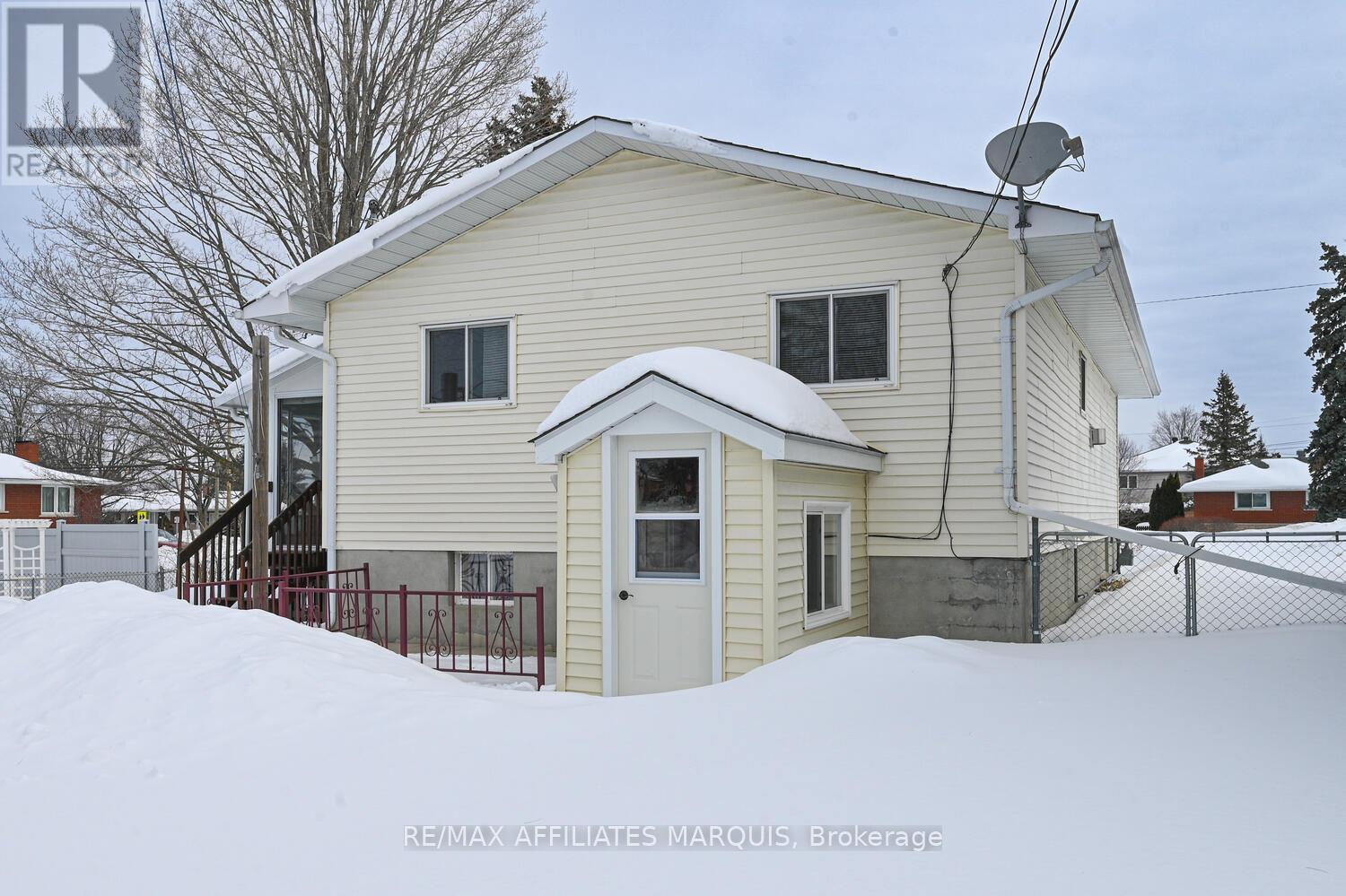 228 BROCKVILLE STREET — photo 46