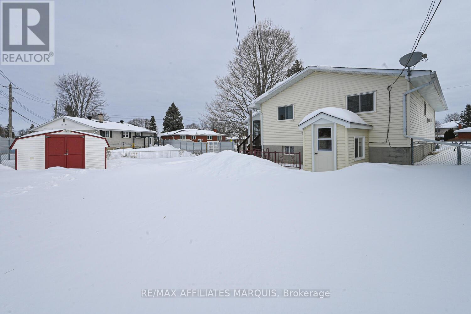 228 BROCKVILLE STREET — photo 47