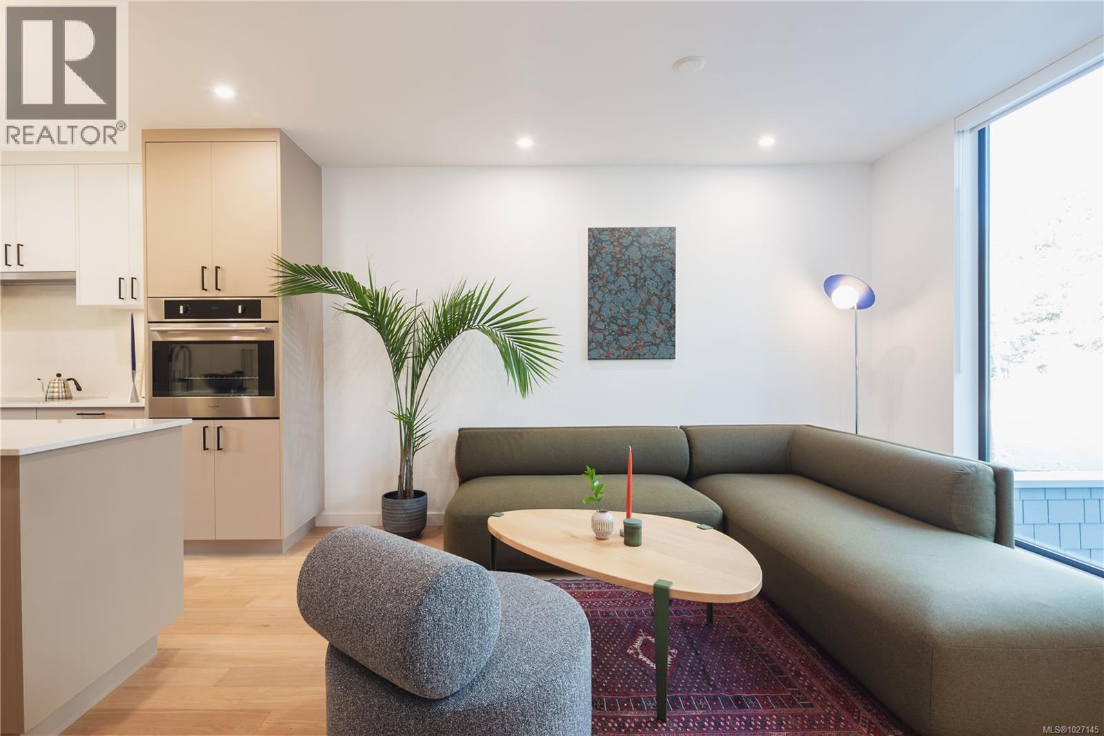 #3 909 Redfern St - 10