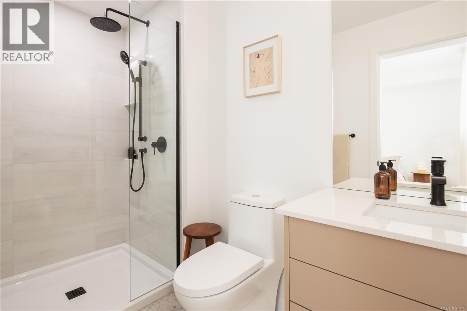 #3 909 Redfern St - 19