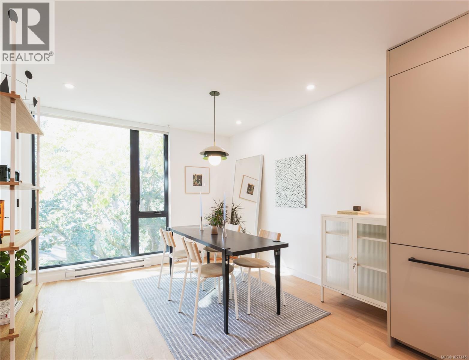 #3 909 Redfern St - 29