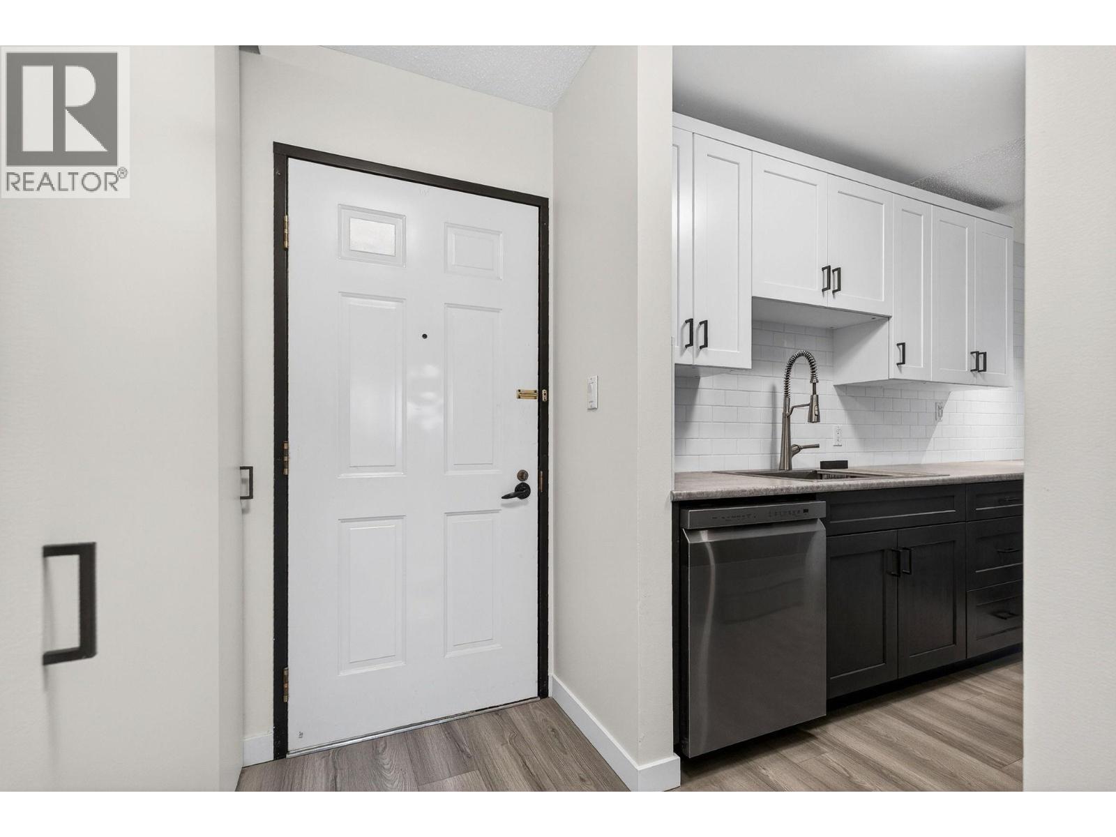 247 715 Leathead Road, Kelowna