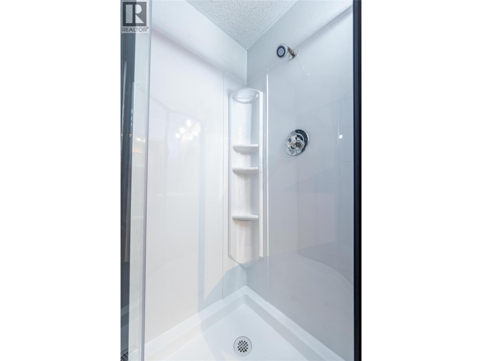 503 Third Street E, Revelstoke