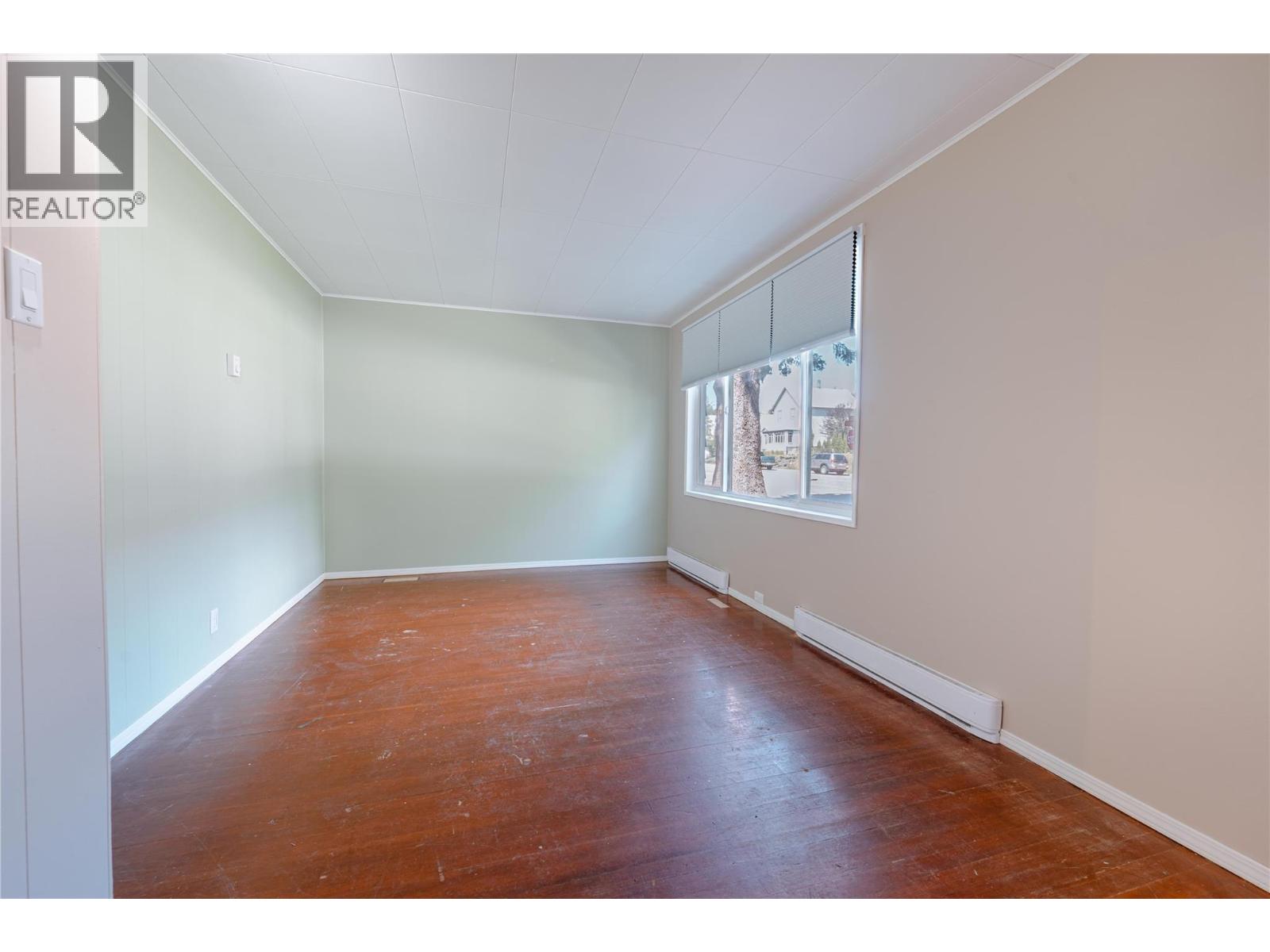 503 Third Street E, Revelstoke