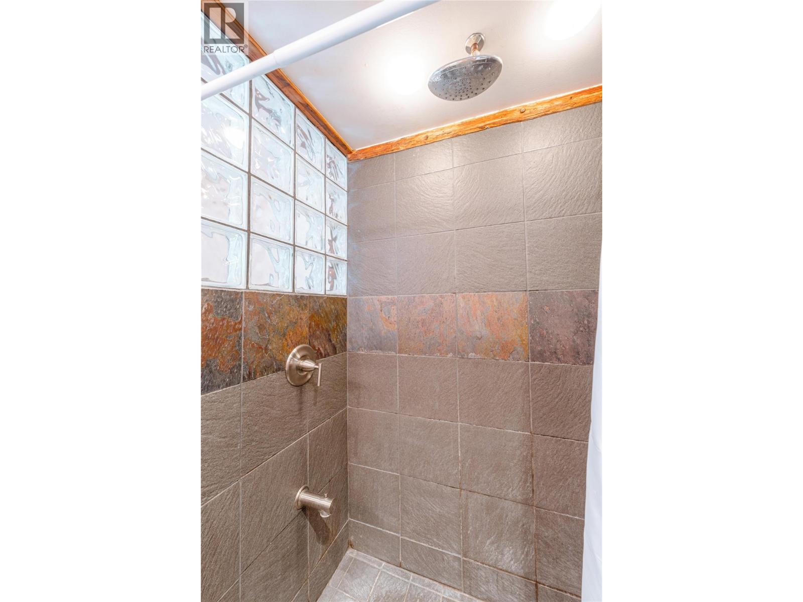 503 Third Street E, Revelstoke