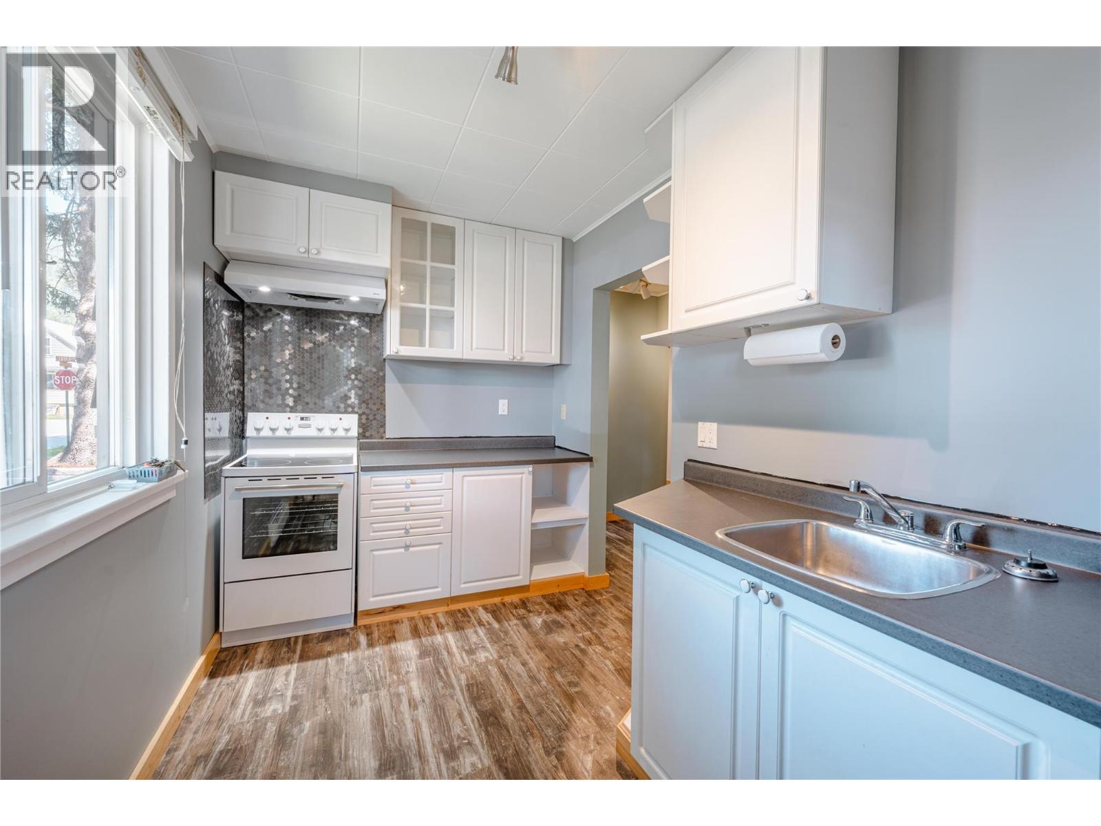 503 Third Street E, Revelstoke