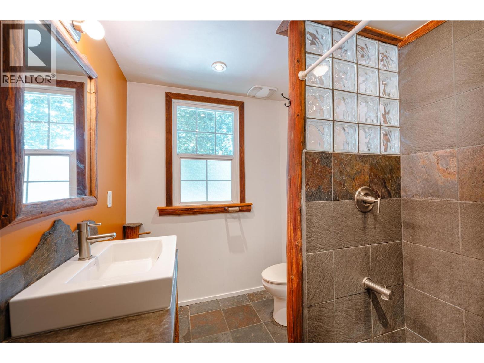 503 Third Street E, Revelstoke