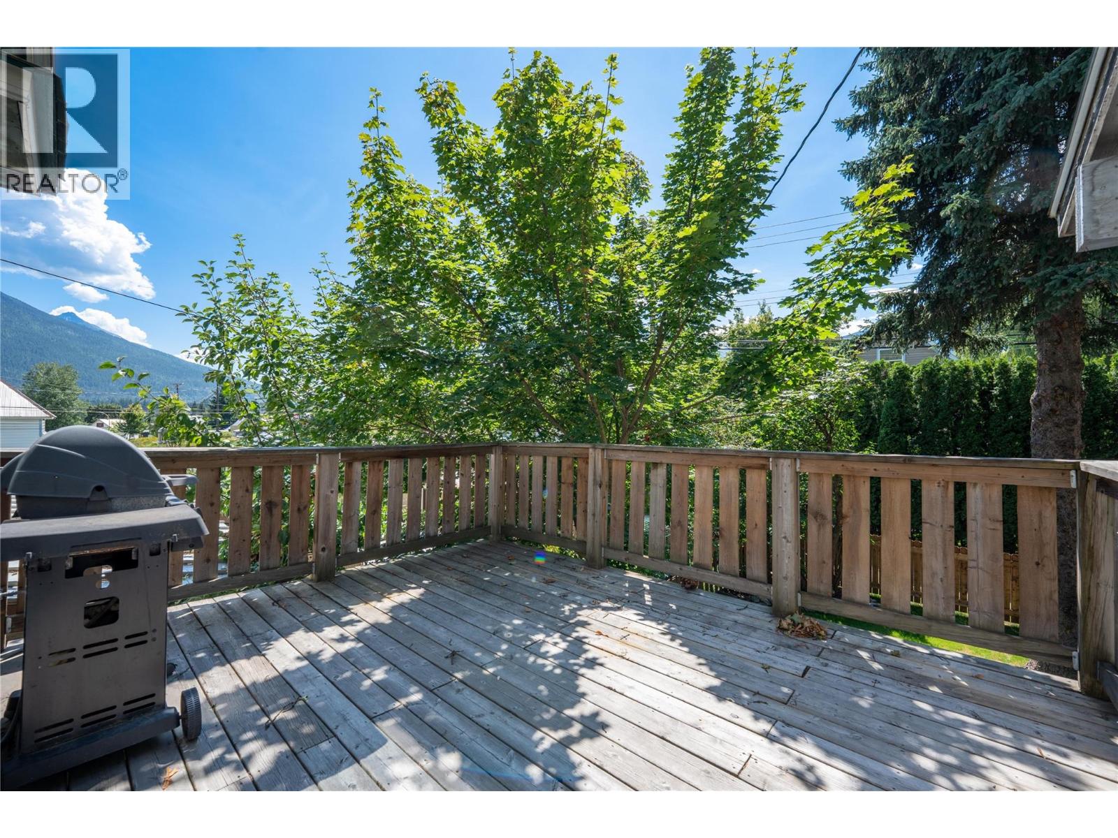 503 Third Street E, Revelstoke