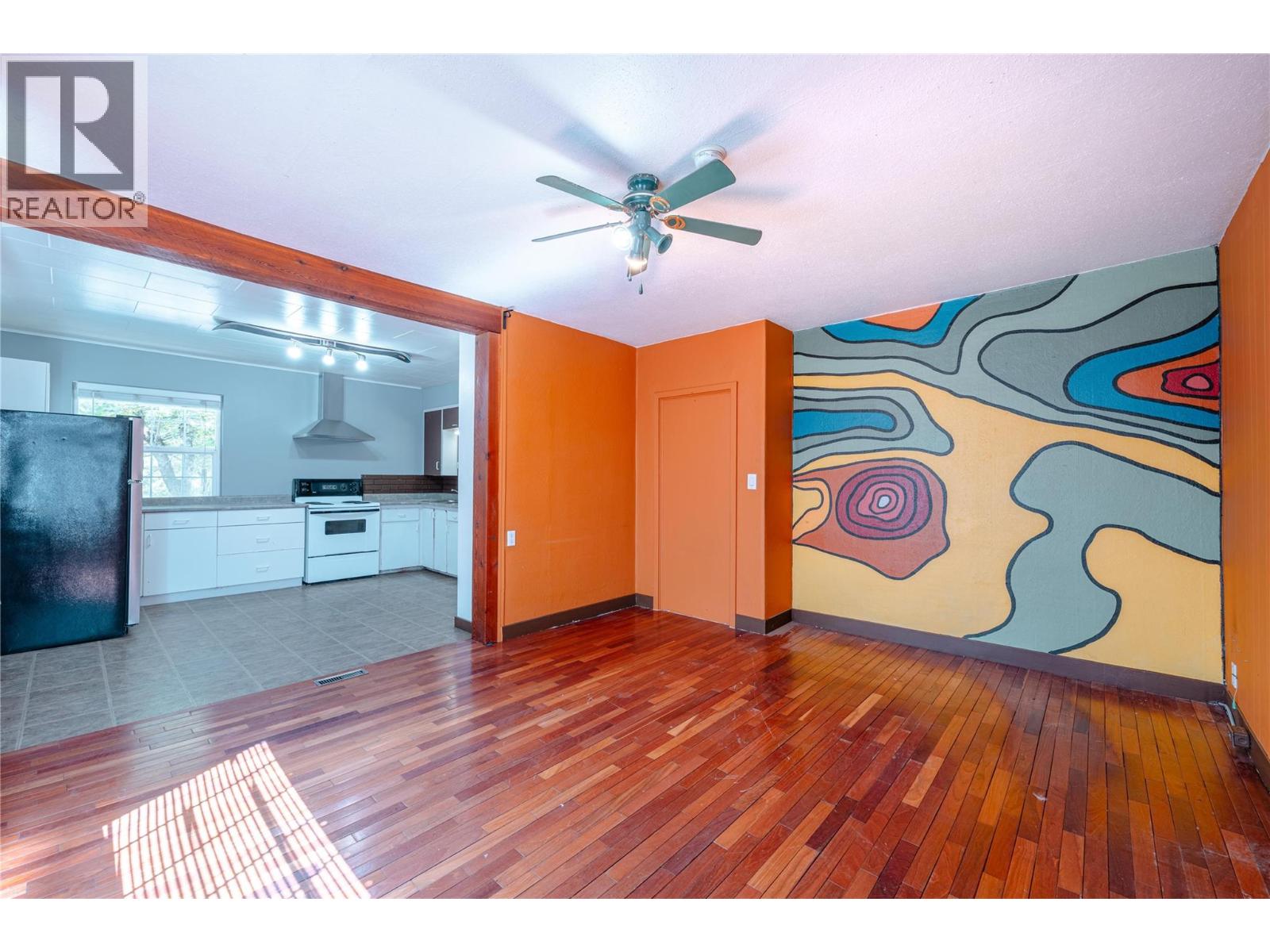 503 Third Street E, Revelstoke