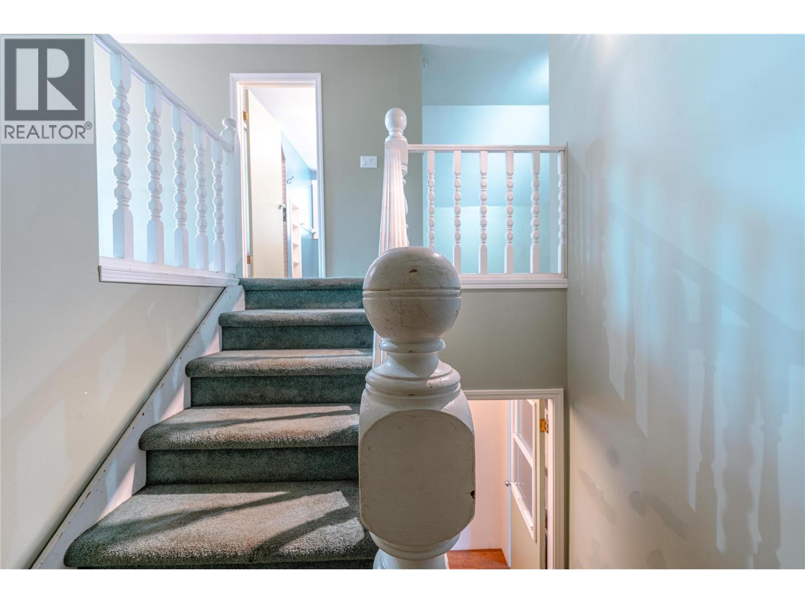 503 Third Street E, Revelstoke