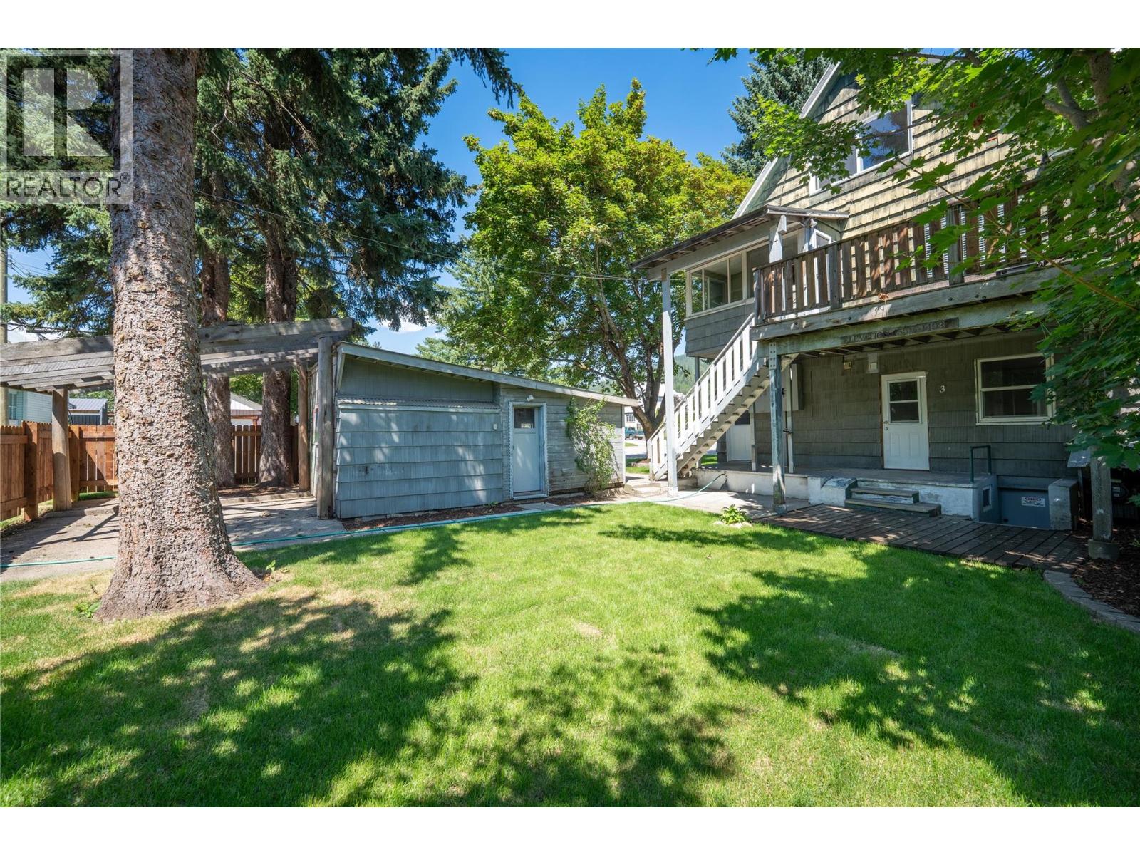 503 Third Street E, Revelstoke