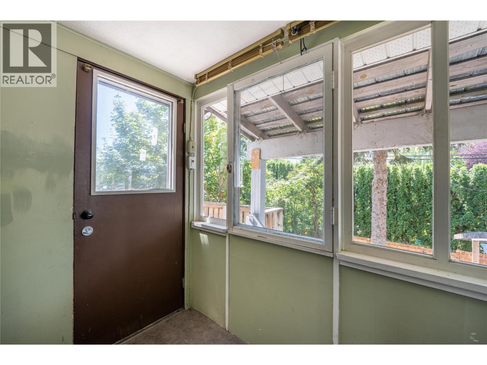 503 Third Street E, Revelstoke