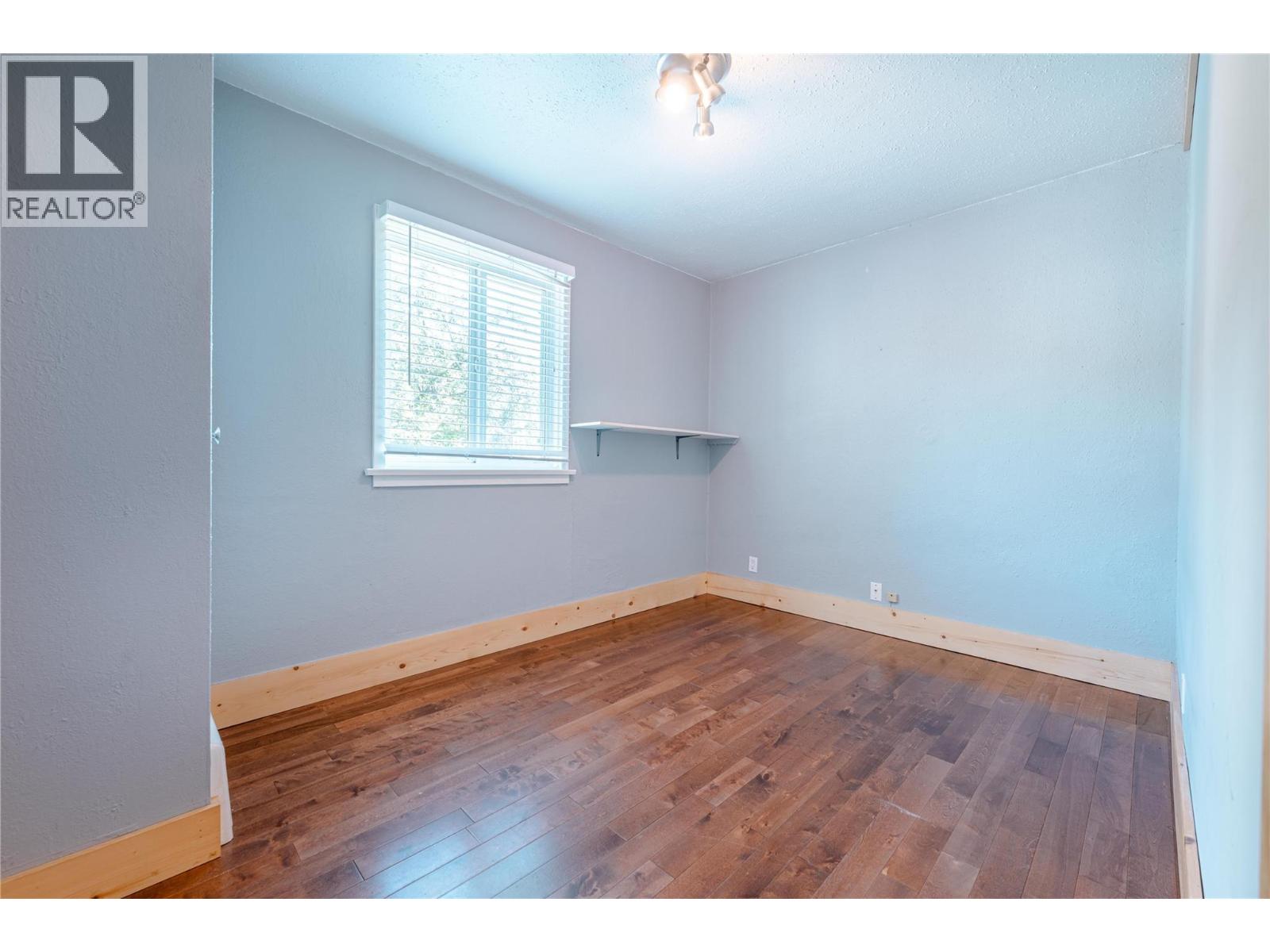 503 Third Street E, Revelstoke