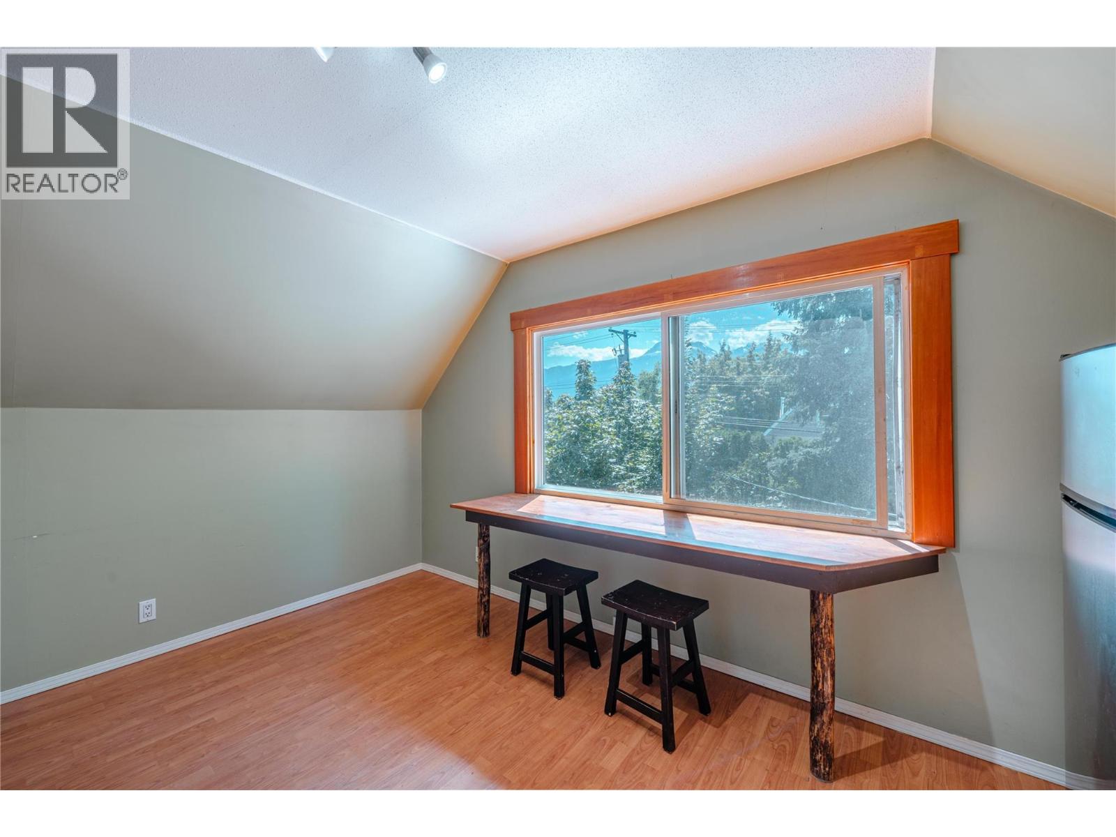 503 Third Street E, Revelstoke