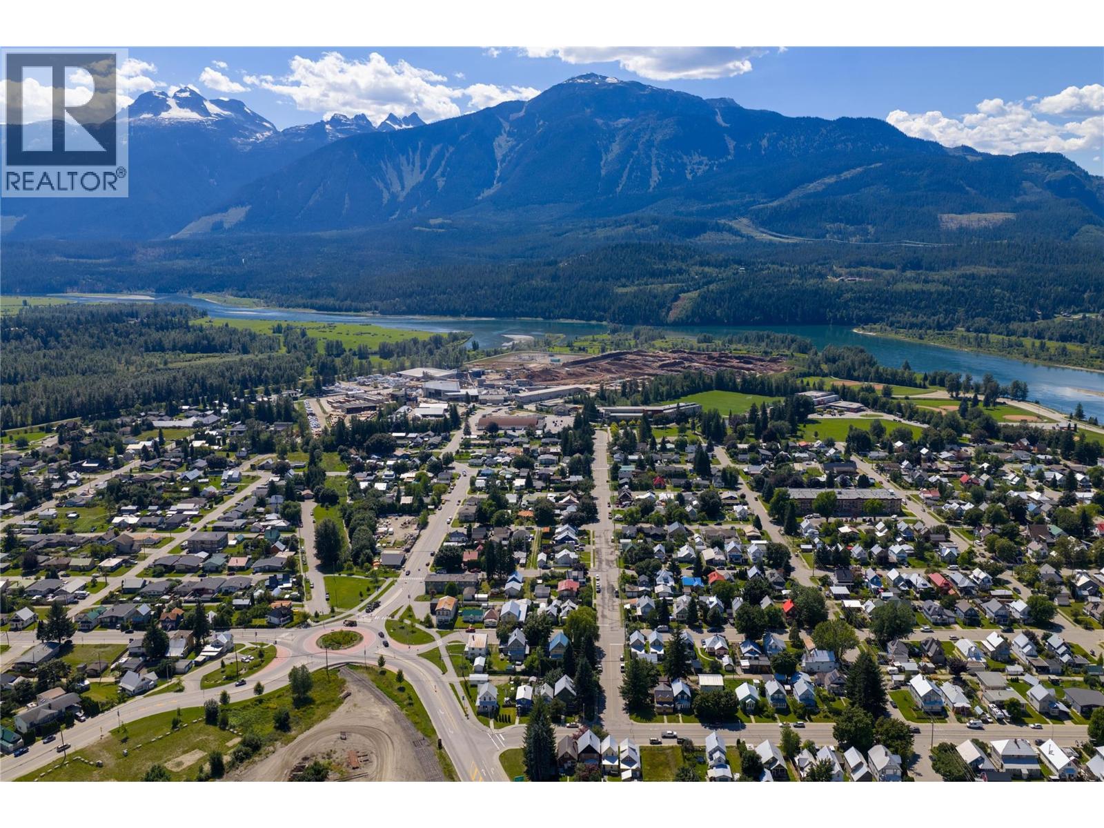 503 Third Street E, Revelstoke