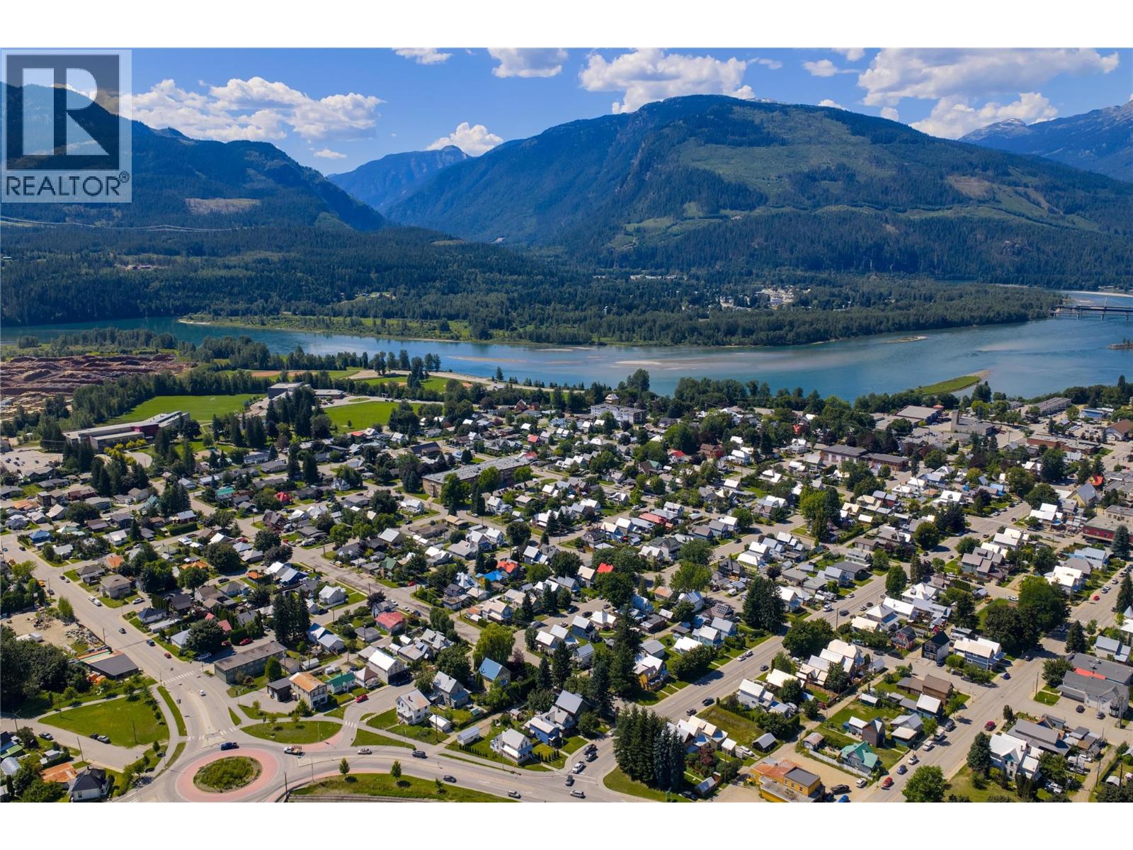 503 Third Street E, Revelstoke